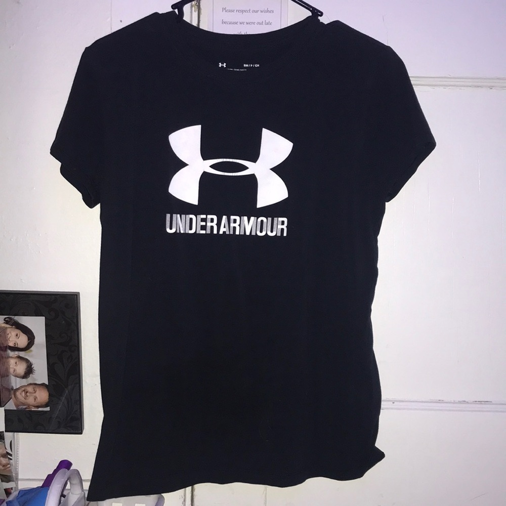 Black under Armor shirt